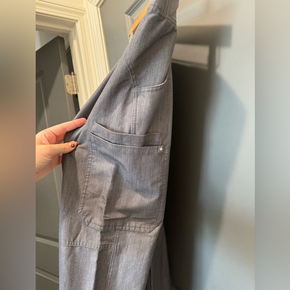 Figs Kade Cargo Scrub Pants - Graphite - Picture 3 of 6